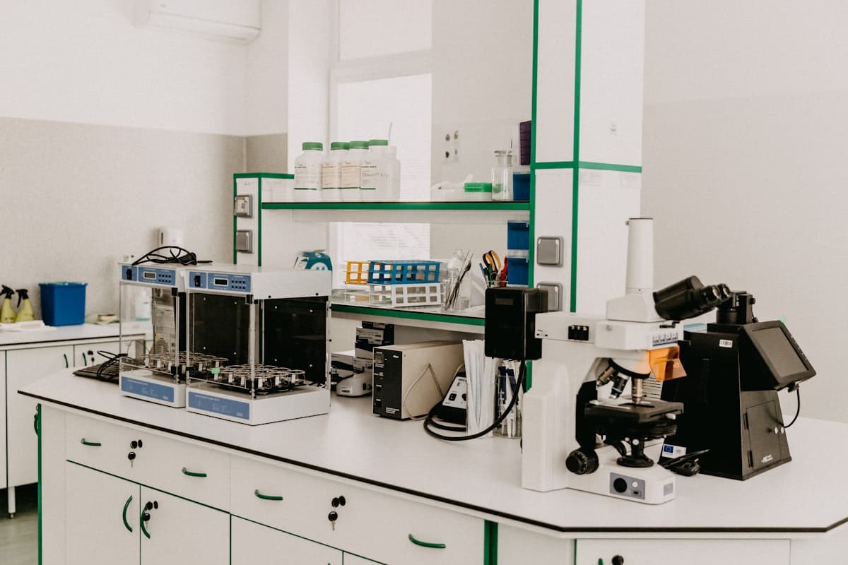 CJC-1295 und Ipamorelin: Synergistische GH-Stimulation in der Forschung